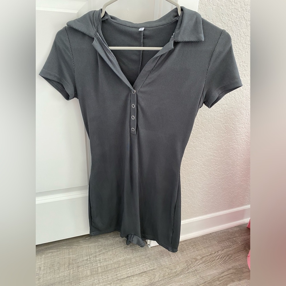 BUTTON UP GREY ROMPER